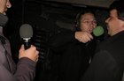 Późnym popołudniem Paweł Sałacki opowiada w ciemnej wieży ratusza o widokach z góry, fotograficznym Projekcie PKS i marcińskich rogalach 