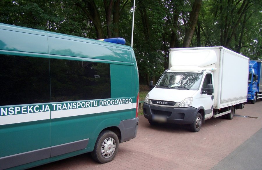 Przeładowany o 102 procent bus. 