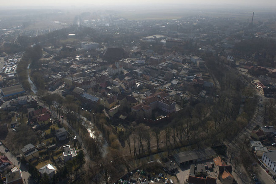 Obra wtłoczona w kanały oplata centrum Kościana nadając wyspie kształt serca 
