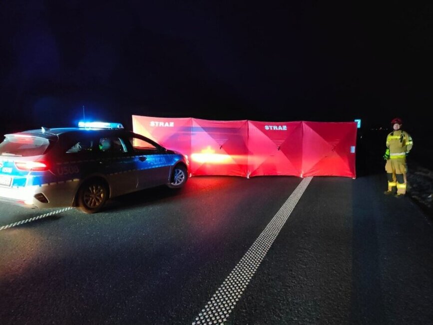 Ofiary w chwili uderzenia przez auto leżały na jezdni. 