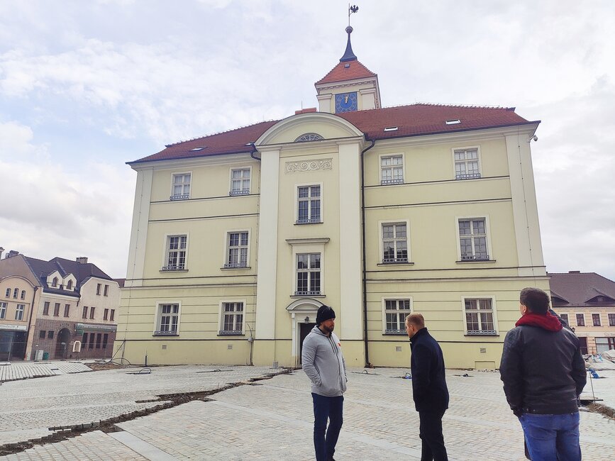 Na Rynku przedstawiciele wykonawcy omówili szczegóły przejęcia placu budowy.