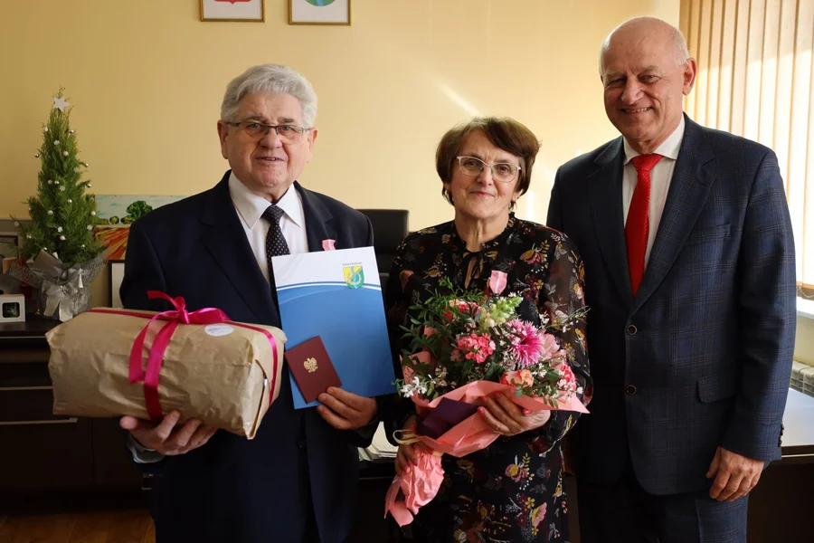 Krystyna i Henryk Myler w towarzystwie wójta Andrzeja Przybyły 