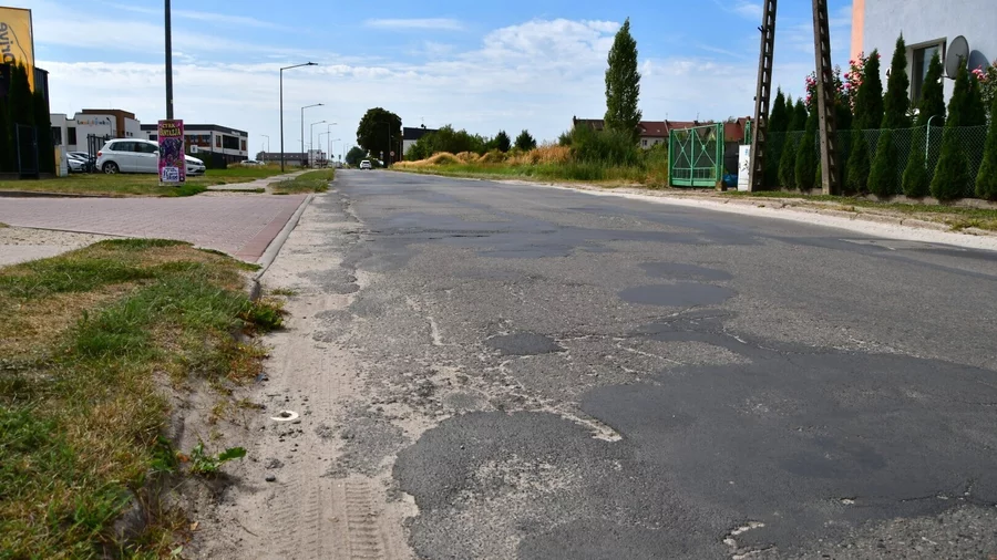 Ul. Nacławska w Kościanie jest drogą powiatową. 