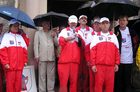 14 sierpnia 2004. Rynek godz. 10.00. Pożegnanie w strugach deszczu Sztafety Ateńskiej wyruszającej na Olimpiadę. Przebiegną 2400 km