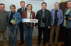 Kościan 05.05.05. Po śniadaniu u starosty zawodowi fotoreporterzy ruszają w teren by uwiecznić dzień powszedni
powiatu kościańskiego. To początek 8-letniego Projektu PKS 