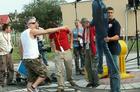 10 sierpnia 2006, ulica Śmigielska. Trwa realizacja jednego z filmów serii ,,Eksperyment życie’’. Na zdjęciu Krzysztof Hołowczyc z fantomem, którego na potrzeby scenariusza filmu kilkukrotnie przejechał