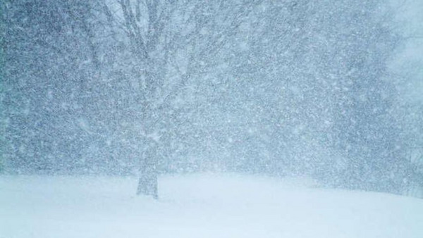 Śnieżyca i burza z piorunami 