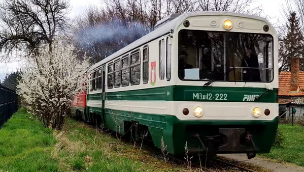 Filmowa relacja z wielkanocnych przejazdów wąskotorówką