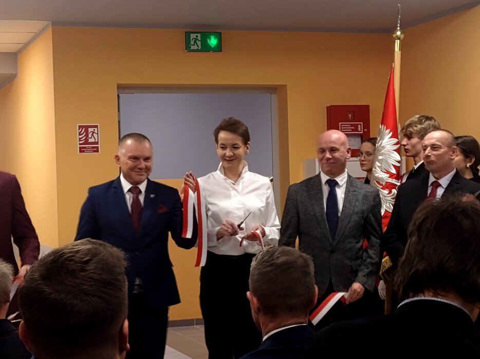 Symboliczną wstęgę przecięto w piątek, 7 lutego. 