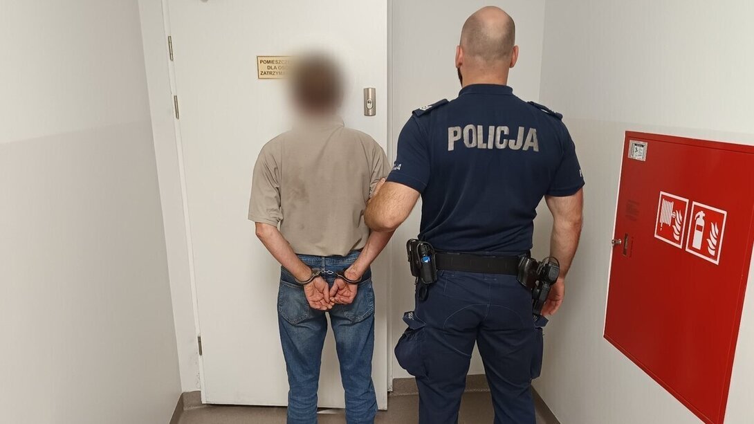 Mężczyzna spędził noc w policyjnym pomieszczeniu dla osób zatrzymanych.