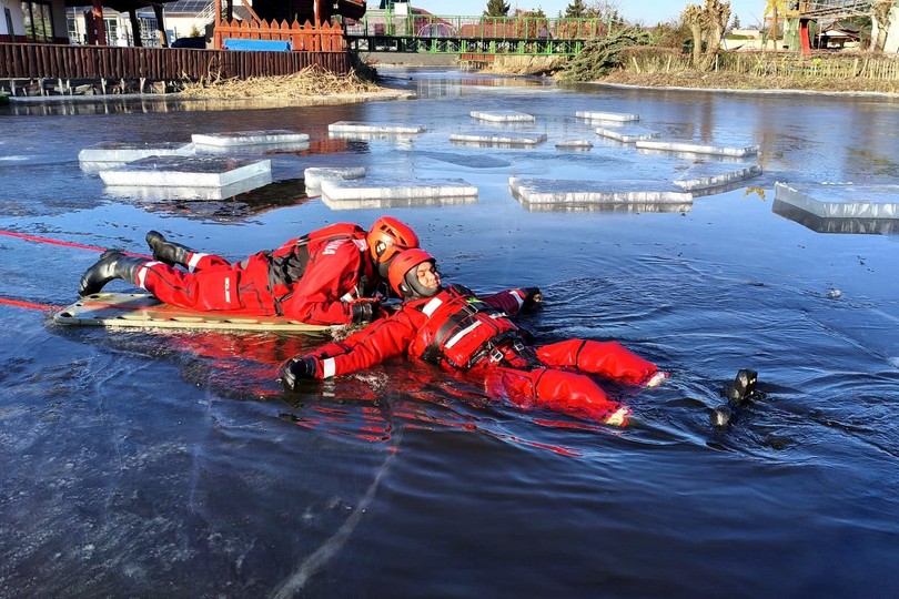 Co zrobić, gdy załamie się pod Tobą lód?