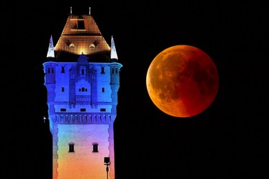 Kosmiczne bezpieczeństwo i zaćmienie Księżyca 