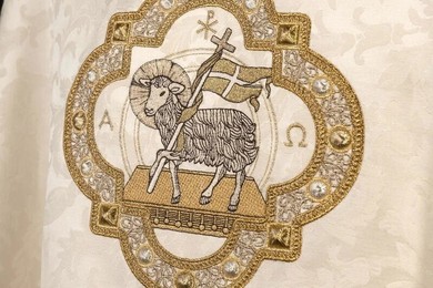 Zamów Szaty Liturgiczne na Ornaty.pl i Przekonaj Się o Jakości!