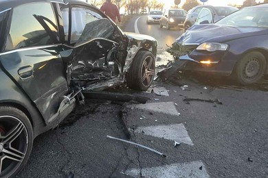 Trzy auta rozbite na skrzyżowaniu obwodnicy Kościana