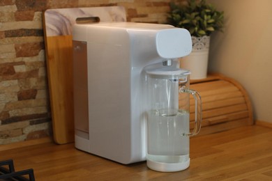 Gotujesz wodę i myślisz, że jest bezpieczna? Sprawdzamy, czego pozbywasz się z kranówki, a co w niej