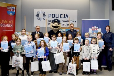 Nagrody od starosty, komendanta i sierżanta Pyrka