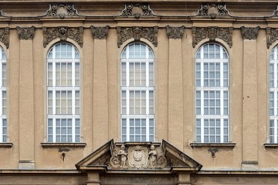 Blisko 400 tysięcy złotych na wymianę okien w liceum 