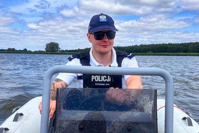 Policjanci patrolują Jezioro Wonieskie