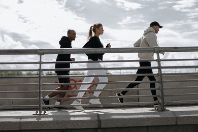 Biegniesz w Kościańskim Półmaratonie? Zaprojektuj koszulki dla swojej drużyny!