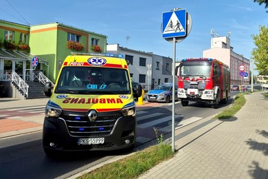 Potrącenie rowerzysty na Rondzie Gurostwo. 78-latek trafił do szpitala