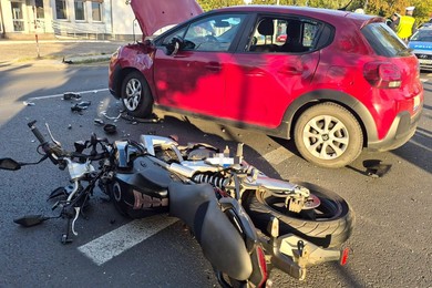 Motocyklista zderzył się z Citroenem. Trafił do szpitala