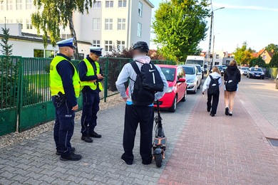 Pod lupą hulajnogi, rowery i piesi