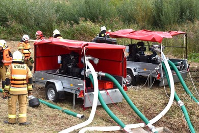 120 strażaków i kilkugodzinne działania nad zbiornikiem w Gryżynie