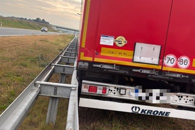 Kierowca ciężarówki zmarł na S5. Wcześniej pojazd uderzył w bariery